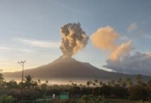 Gunung Lewotobi Kembali Erupsi, Tinggi Kolom Abu 900 Unit