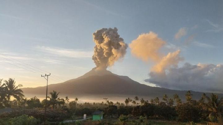 Gunung Lewotobi Kembali Erupsi, Tinggi Kolom Abu 900 Unit