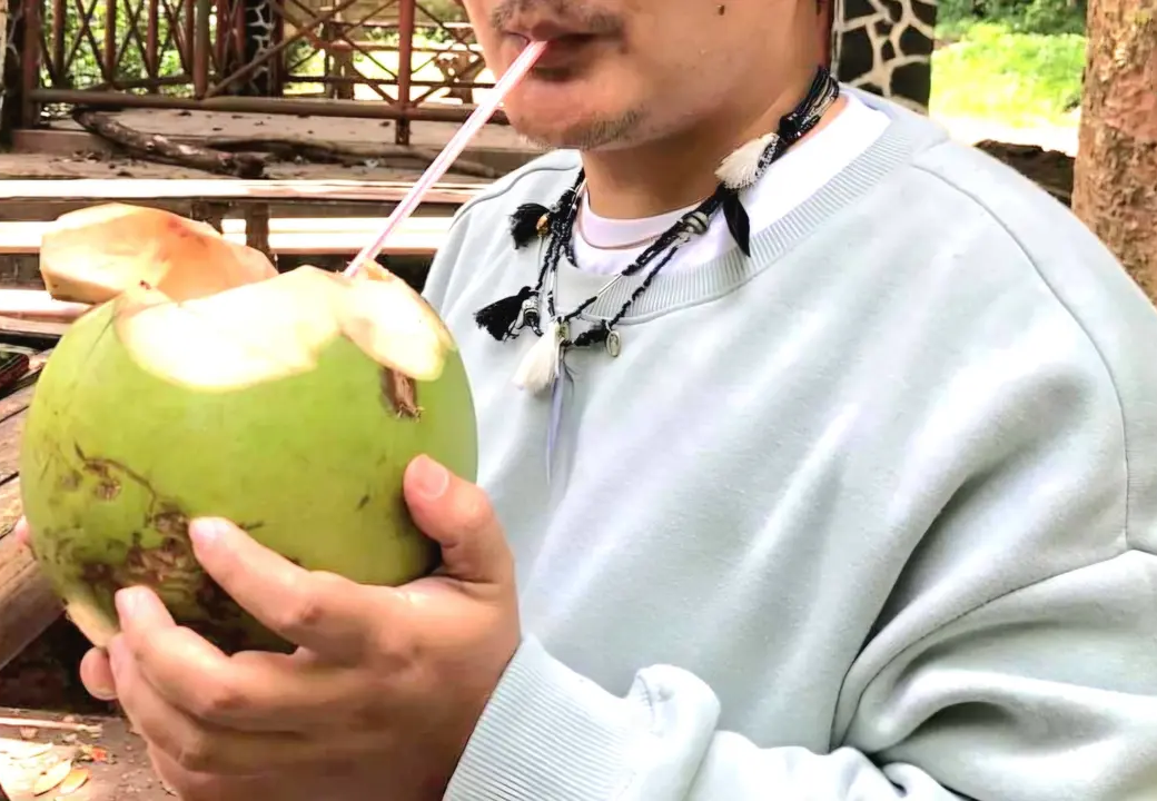 manfaat minum air kelapa