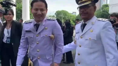 Kepala Daerah Trenggalek Nur Arifin Pakai Tongkat Kruk ke Istana Jelang Pelantikan