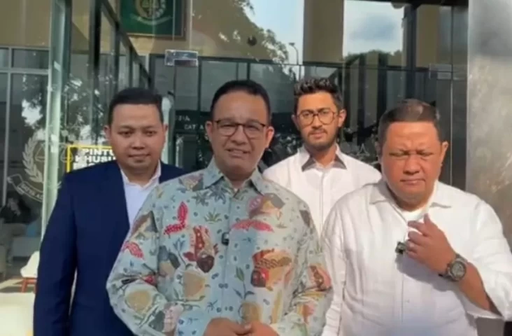 Buku Global Hantu Digul dari Anies Baswedan untuk Tom Lembong di dalam area Rutan Salemba
