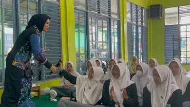 Senator Siti Aseanti Perkuat Pemahaman Kuantitas Kebangsaan ke Pelajar Kapuas