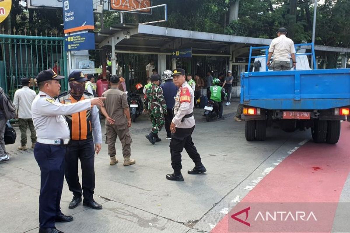Empat jukir liar pada Tanah Abang ditangkap oleh sebab itu memeras pengendara