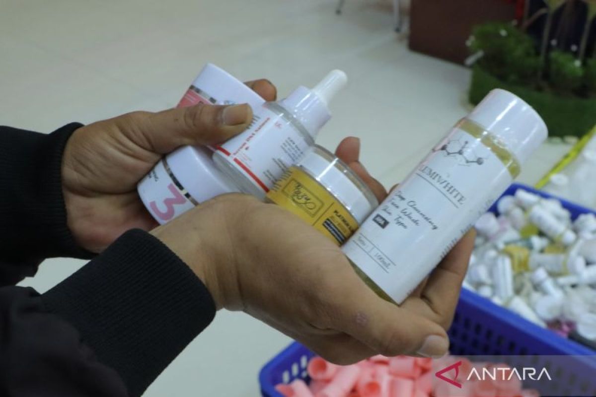 Pemalsu komoditas kosmetik pada Bekasi menggunakan tepung tapioka