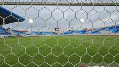 Panpel Arema FC legawa terima sanksi imbas pelemparan bus Persik