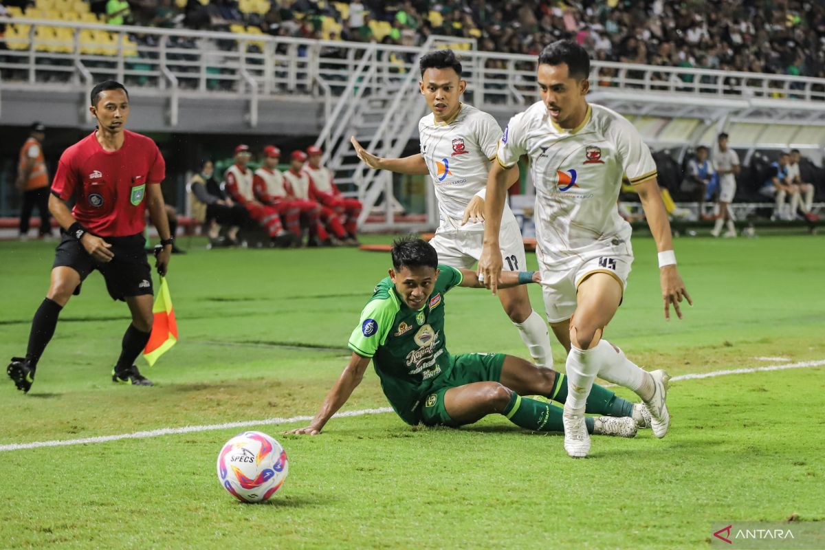 Pelatih Madura United akui anak asuhnya bermain terlalu tergesa-gesa