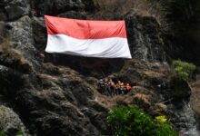 8 spot panjat tebing dalam tempat Indonesia dengan alam indah memukau