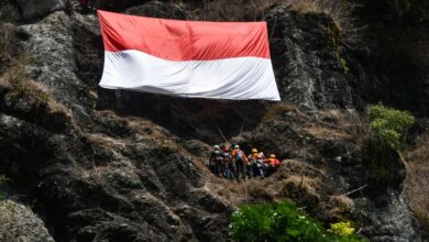 8 spot panjat tebing dalam tempat Indonesia dengan alam indah memukau