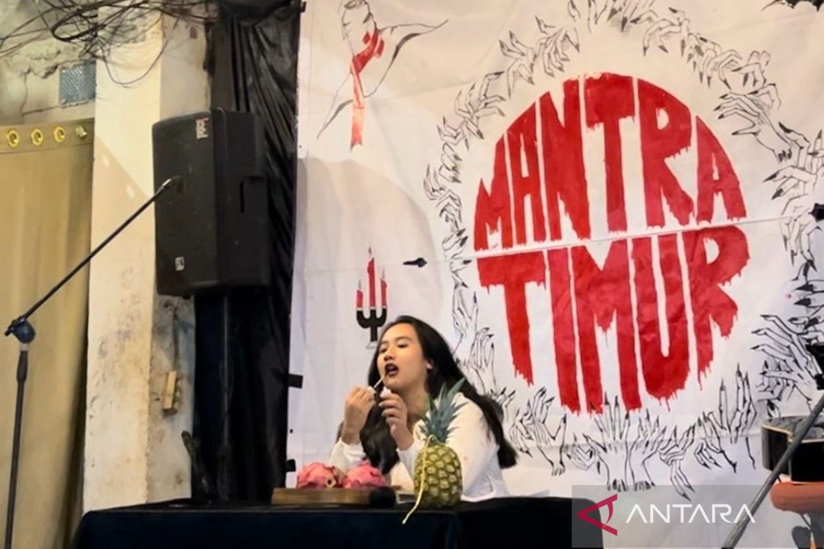 Sanpio Muda Jabodetabek mengeluarkan kata-kata karya pegiat seni lewat Mantra Timur