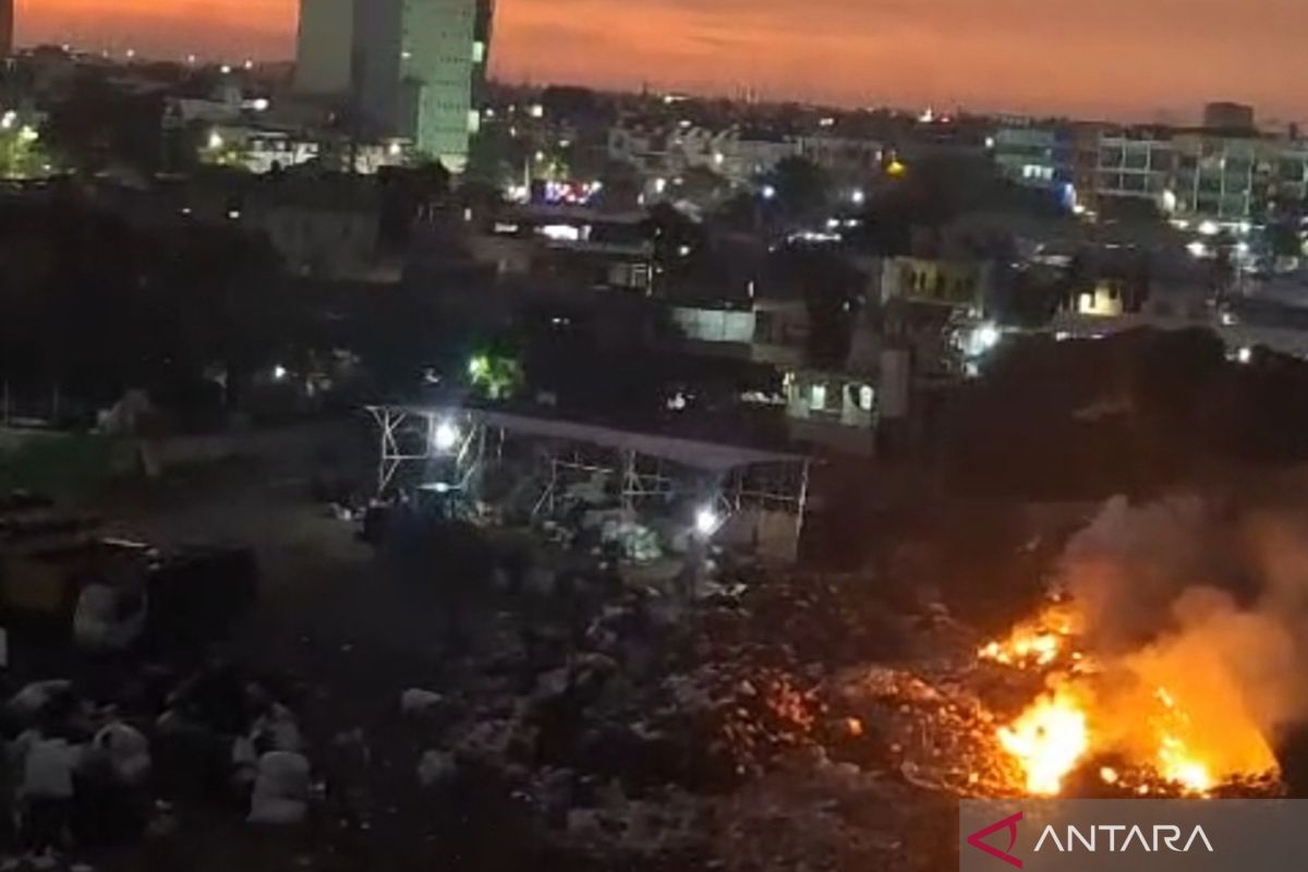 Oknum yang tersebut digunakan bakar sampah pada Cengkareng akan didenda