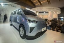 Wuling perkenalkan mobil van listrik di area area PEVS 2025