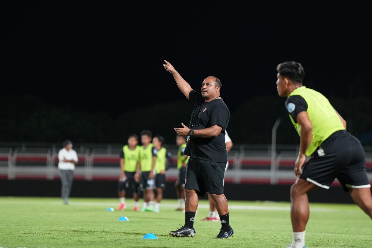Imran Nahumarury pembimbing terbaik Kejuaraan 1 edisi Maret