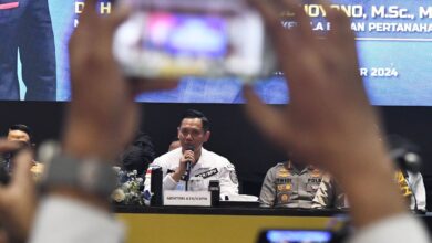 Hal ini perbedaan PPJB serta juga AJB pada operasi jual beli tanah juga rumah