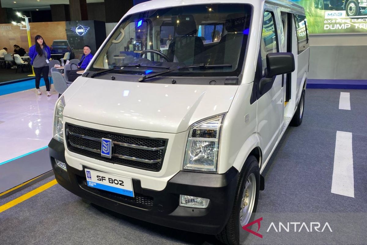 PT MAB tampilkan minivan elektrik yang mana digunakan mirip dengan Gelora E