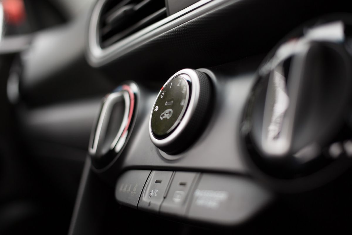 Estimasi biaya servis AC mobil juga pemicu AC tiada dingin