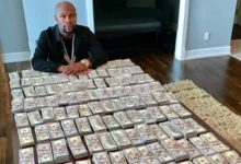 Kesombongan Floyd Mayweather Jr, Pamer Uang Rp2 Trilyun di tempat tempat Rekeningnya!