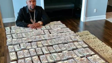 Kesombongan Floyd Mayweather Jr, Pamer Uang Rp2 Trilyun di tempat tempat Rekeningnya!