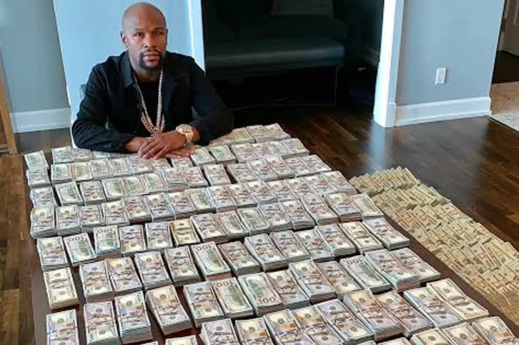 Kesombongan Floyd Mayweather Jr, Pamer Uang Rp2 Trilyun di tempat tempat Rekeningnya!