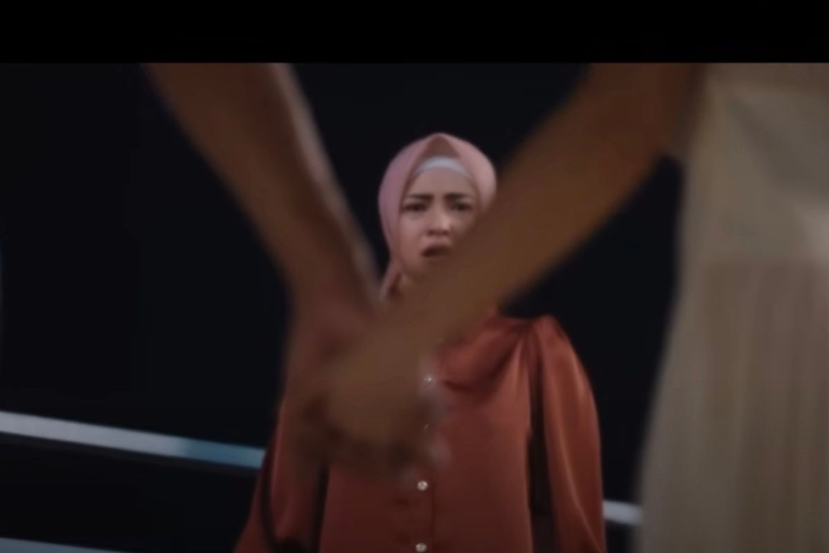 Sinopsis film “La Tahzan”: Kisah perselingkuhan majikan dan juga juga pengasuh