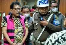 Siapa Zarof Ricar, Eks Pejabat MA yang tersebut mana Rumahnya Didapati Uang Hampir Rp1 Trilyun