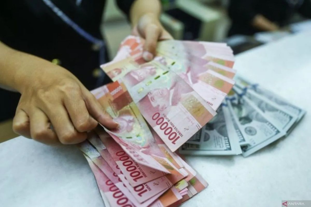 Rupiah menguat seiring dampak negatif tarif Trump terhadap kegiatan kegiatan ekonomi Negeri Paman Sam