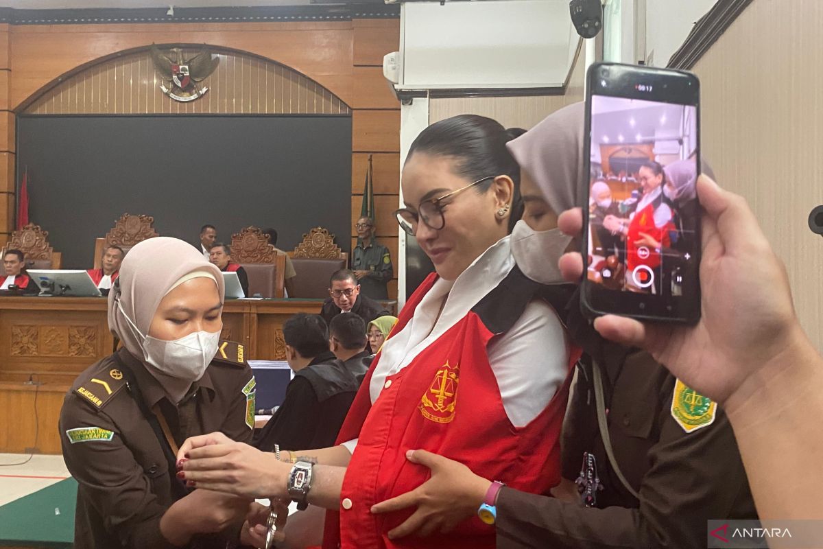 Nikita Mirzani akan ajukan eksepsi persoalan tindakan hukum pemerasan Reza Gladys