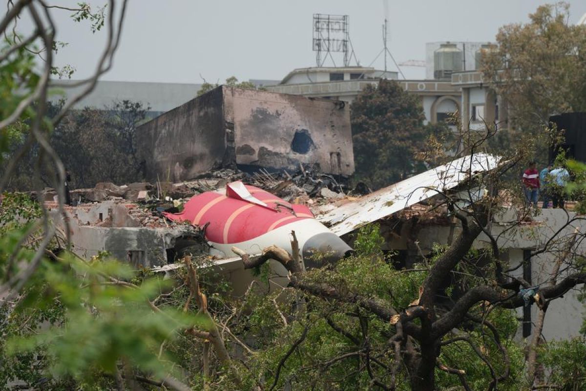 Media Massa Massa sebut kedua kotak hitam pesawat Air India yang digunakan jatuh, ditemukan