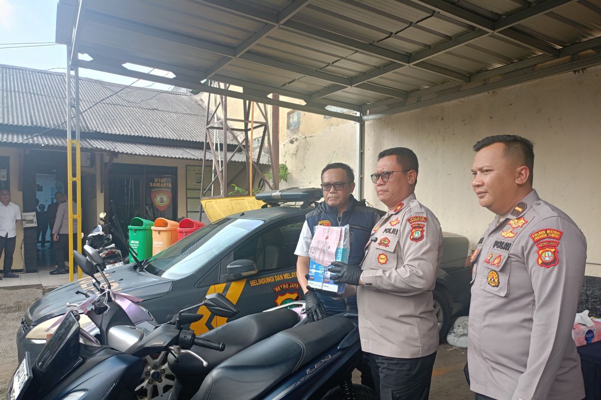 Terjerat judi online, kakak curi motor lalu tiga ponsel milik adiknya