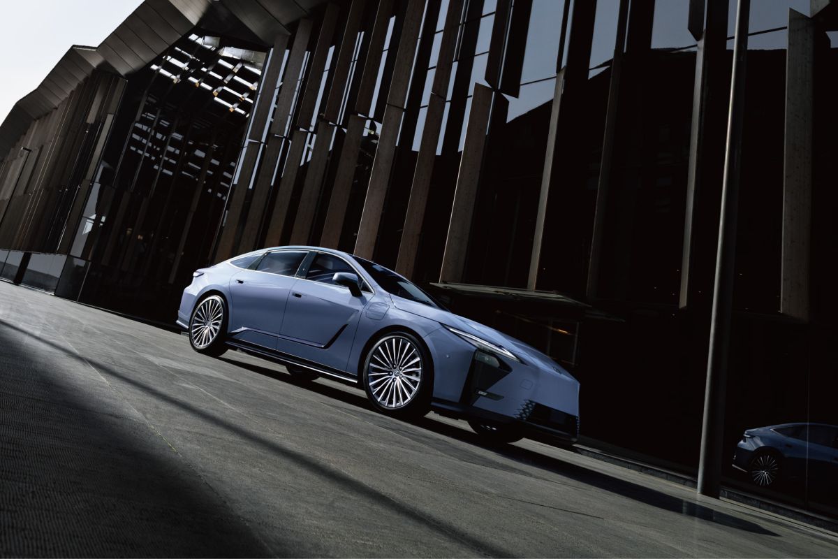 Lexus hadirkan The All-New ES pada dua varian