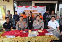 Polisi tangkap tiga pria terlibat jaringan judi online di area tempat Jakut