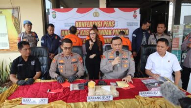 Polisi tangkap tiga pria terlibat jaringan judi online di area tempat Jakut