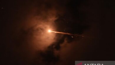 Balas serangan, Iran lumpuhkan kilang minyak terbesar pada area tanah tanah Israel