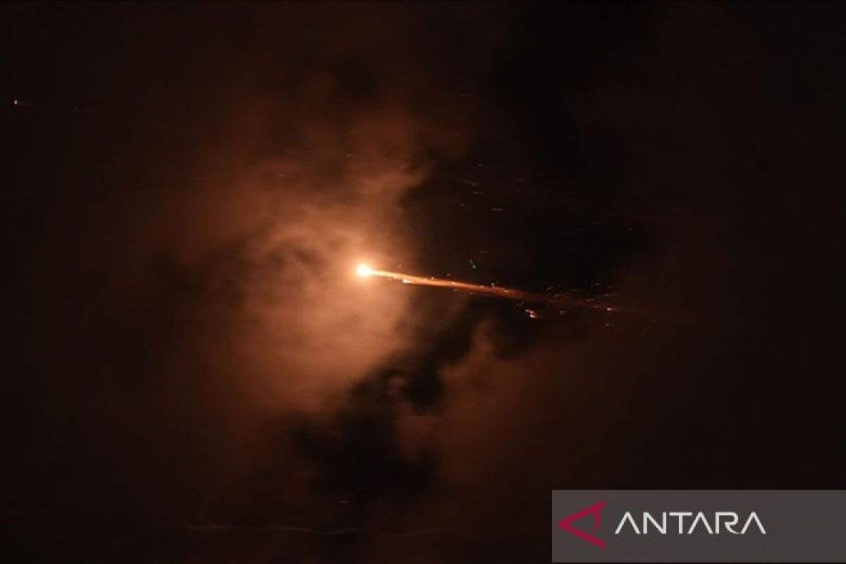 Balas serangan, Iran lumpuhkan kilang minyak terbesar pada area tanah tanah Israel