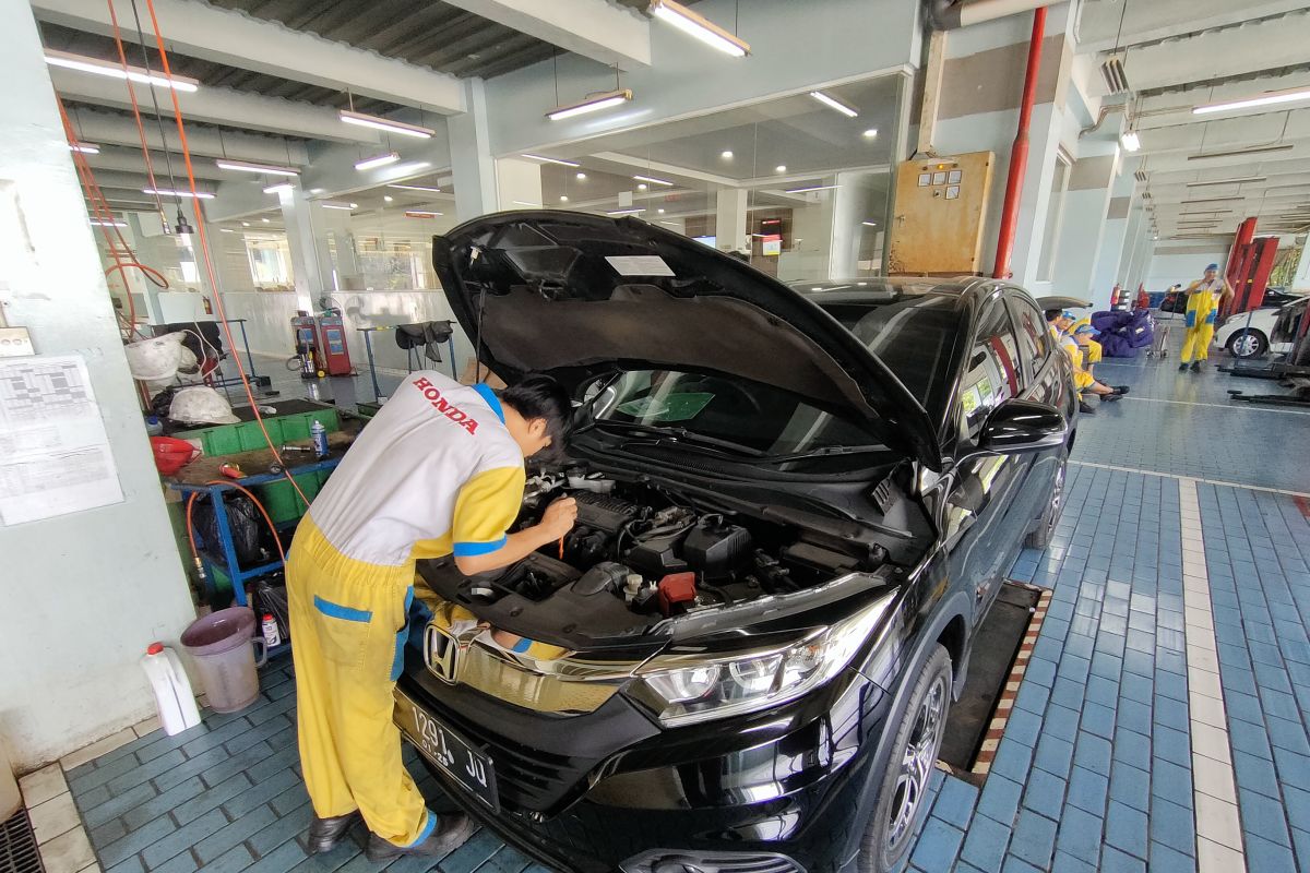 8 tanda mobil harus diservis segera agar tidak ada ada rusak parah