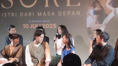 Lirik & makna lagu “Terbuang Dalam Waktu” Barasuara pada film Sore