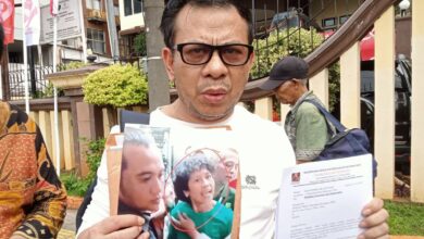 Kantor pengurus apartemen di tempat tempat Duren Sawit dirusak sekelompok orang
