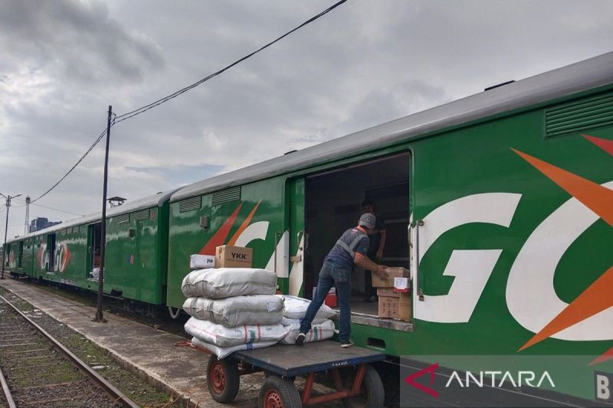 Pembaruan pemakaian kereta barang dapat jadi opsi kurangi truk ODOL