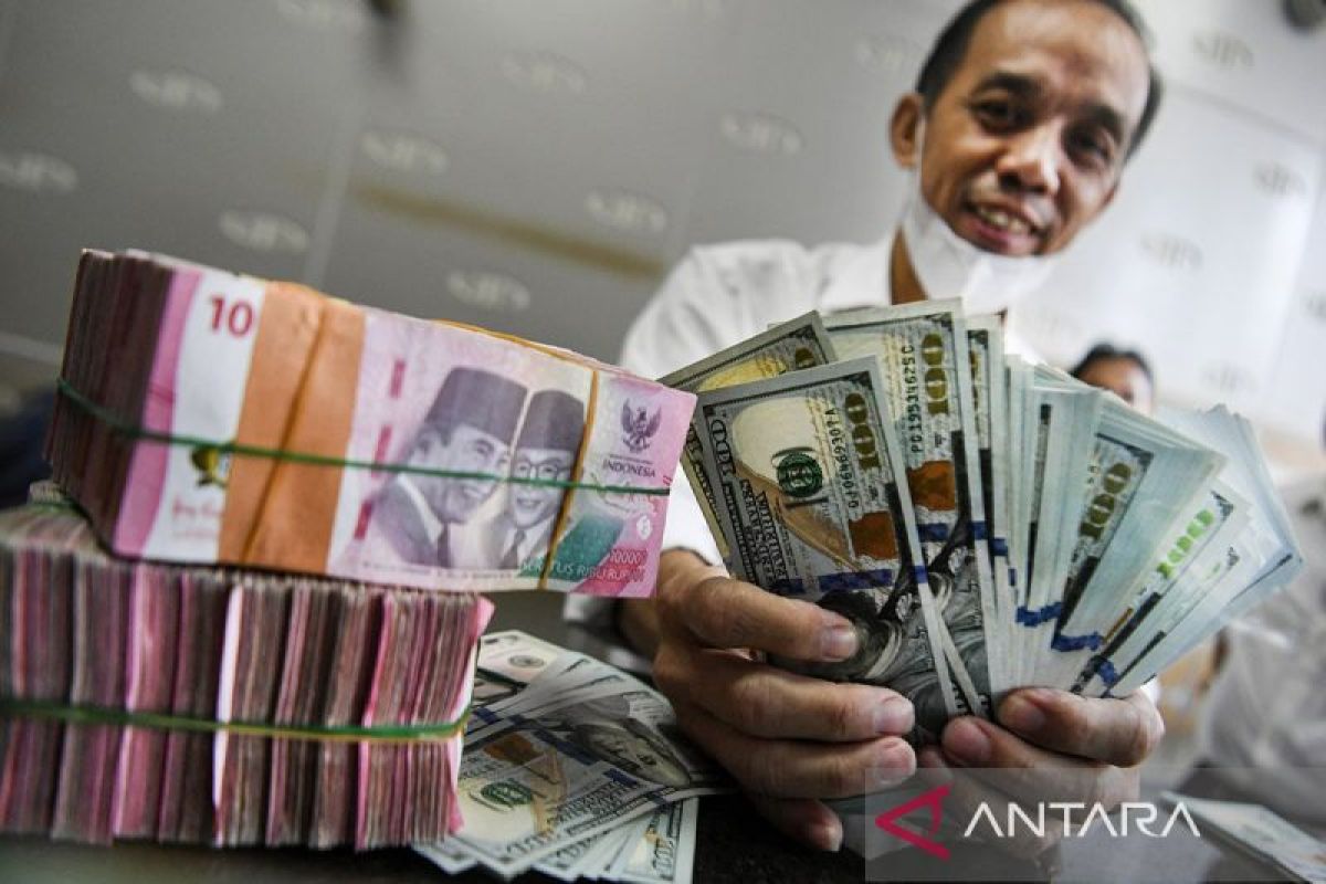 Rupiah menguat seiring rencana Trump ganti “chairman” The Fed