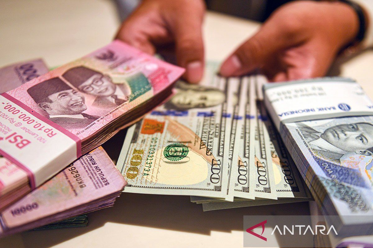 Rupiah menguat dipengaruhi data kegiatan jual beli rumah Negeri Paman Sam merosot
