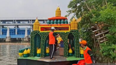 Masjid apung,  seni mengingat ibadah dari botol bekas