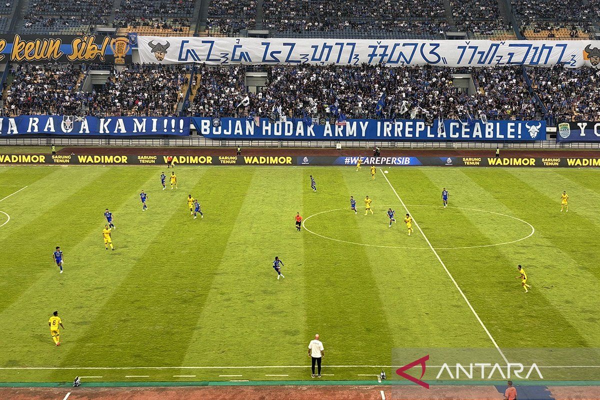 Barros lalu Febri antar Persib menangi laga perdana lawan Semen Padang