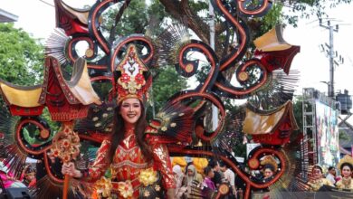 Inspirasi baju adat untuk upacara di dalam tempat HUT RI ke-80 pada 17 Agustus 2025