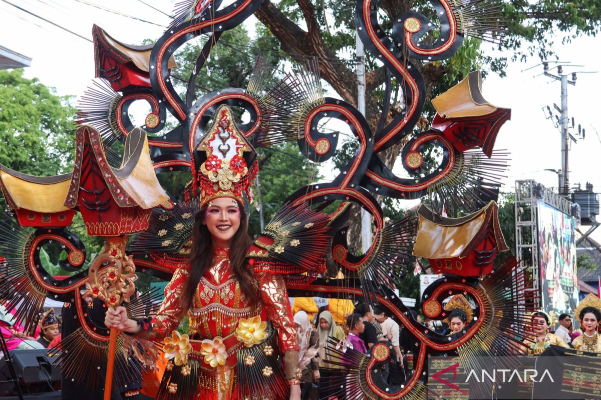 Inspirasi baju adat untuk upacara di dalam tempat HUT RI ke-80 pada 17 Agustus 2025
