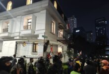 Polisi kemudian TNI berjaga pada rumah Eko Patrio