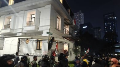 Polisi kemudian TNI berjaga pada rumah Eko Patrio