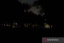 Jalanan Mako Brimob Kwitang gelap, bentrokan lanjut hingga Hari Hari Sabtu pada di malam hari hari