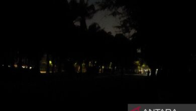Jalanan Mako Brimob Kwitang gelap, bentrokan lanjut hingga Hari Hari Sabtu pada di malam hari hari