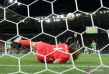 Kenapa kiper identik dengan nomor punggung 1?