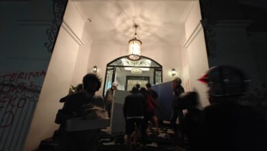 Rumah Eko Patrio dijarah massa pascademonstrasi dalam tempat Ibukota Indonesia