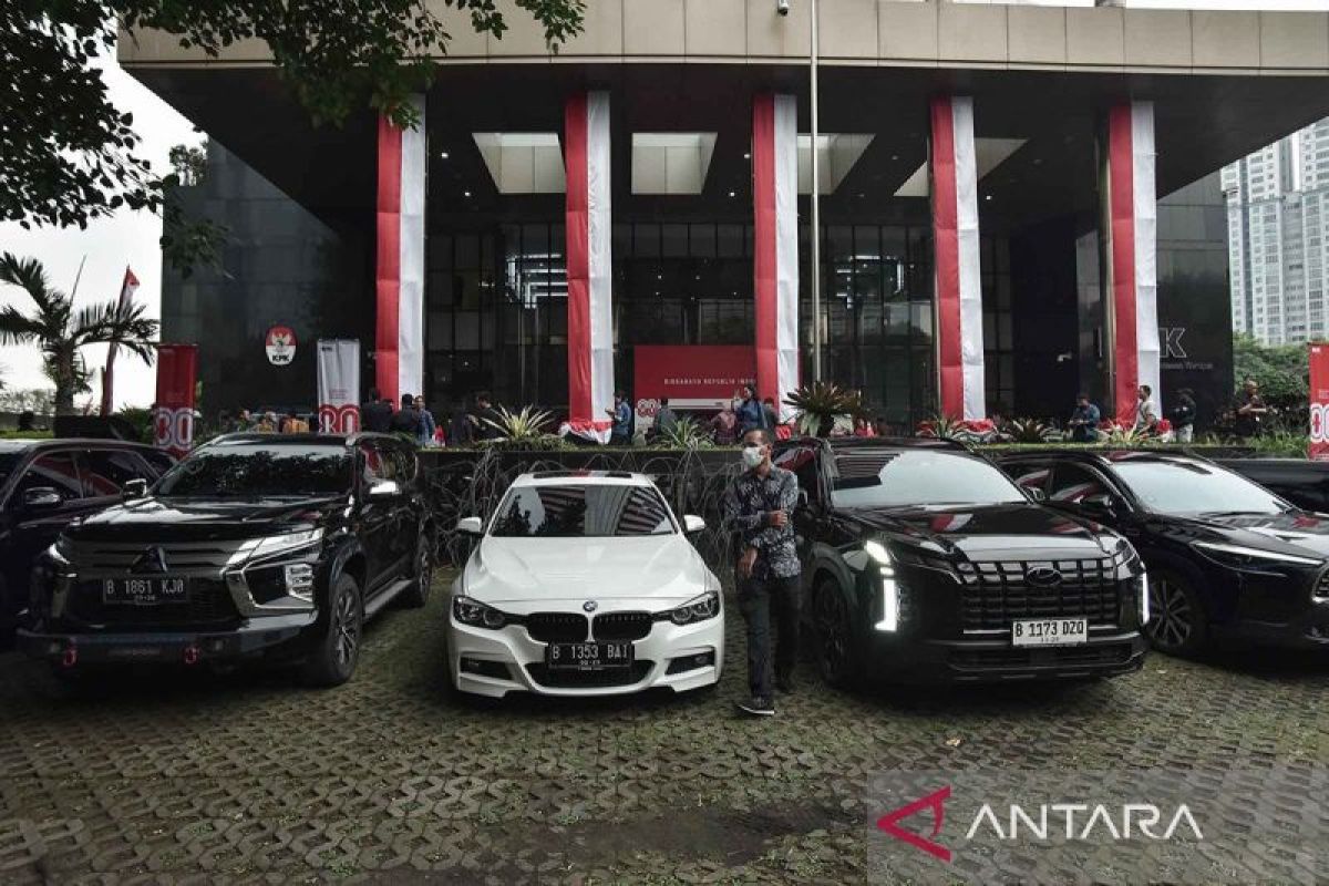Daftar 22 kendaraan mewah yang tersebut mana disita KPK terkait OTT Wamenaker